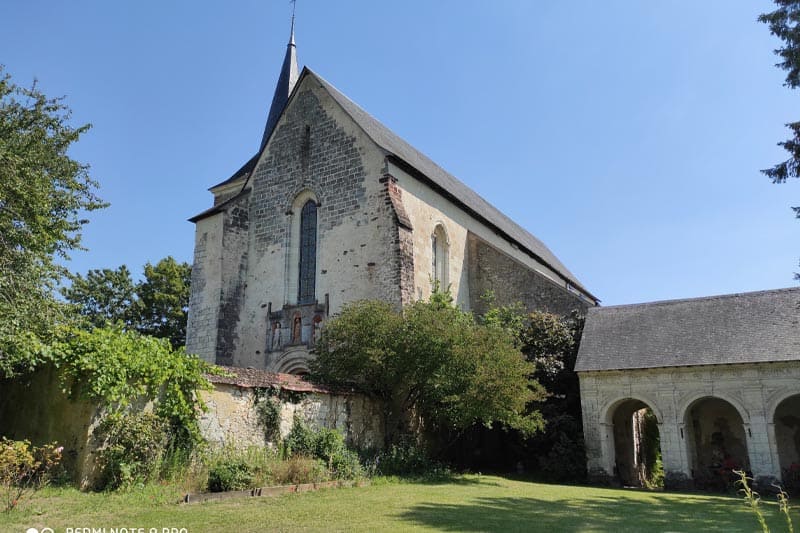 prise de vue de la chapelle et du cloître