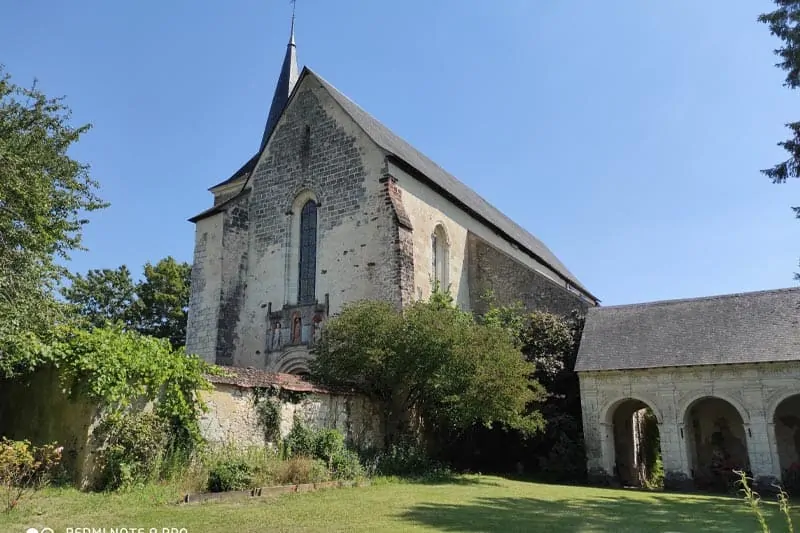 prise de vue de la chapelle et du cloître