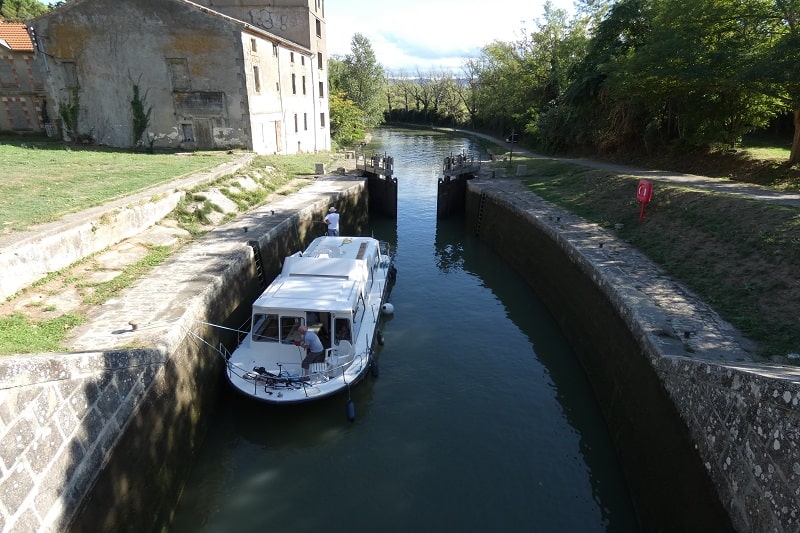 Péniche sur le canal du midi