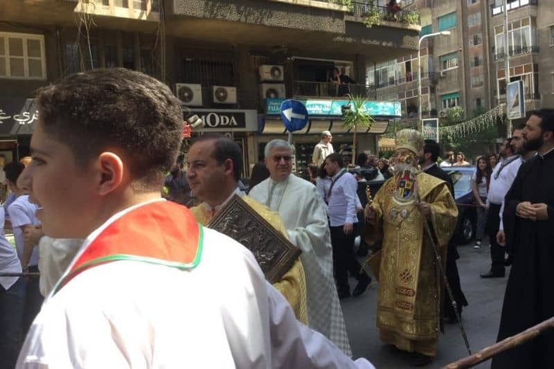 prêtre rite byzantin dans la rue