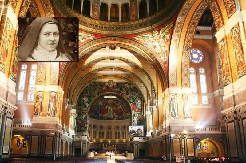 Basilique de Lisieux avec visage de Sainte Thérèse