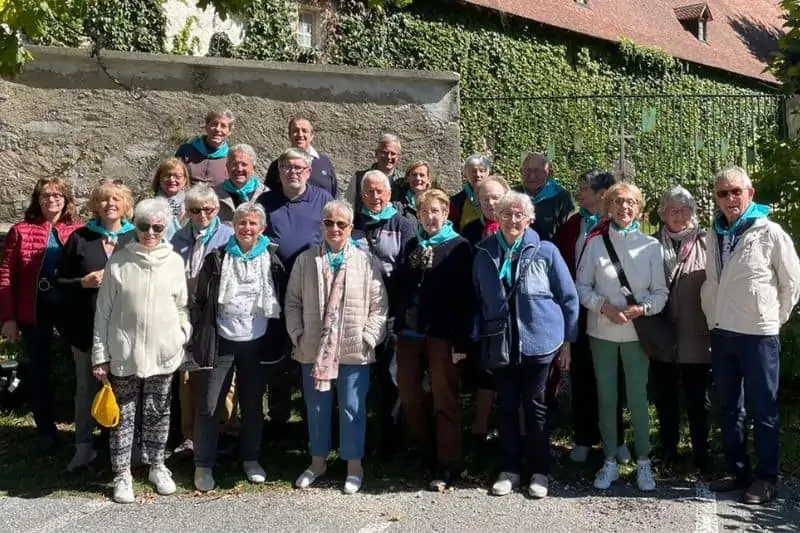 Groupe du diocèse du Mans devant la basilique à Lourdes en2019