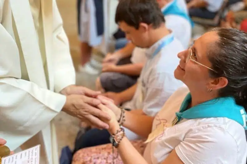 Femme qui reçoit le sacrement des malades