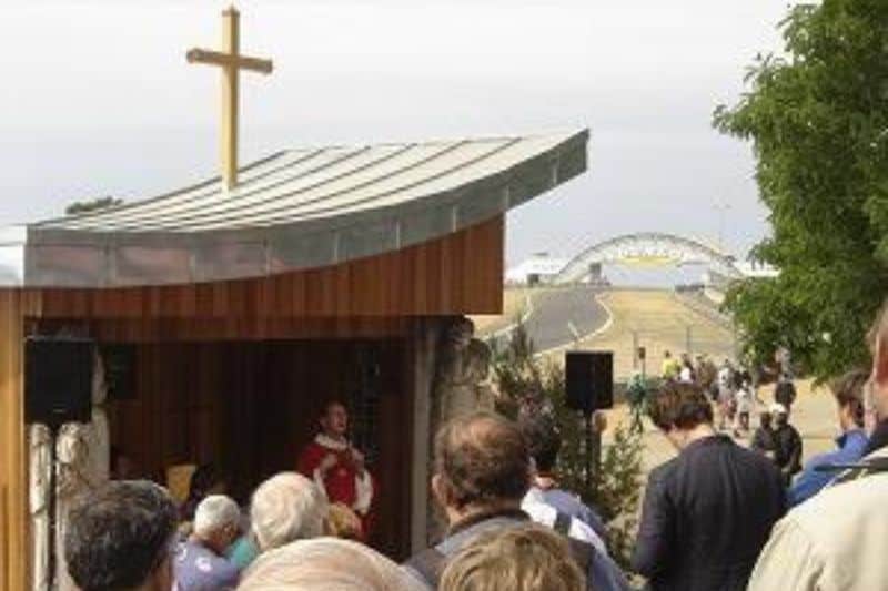 Une messe aux 24 heures du Mans