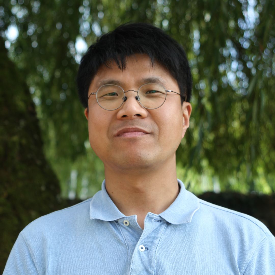 De gauche à droite et de haut en bas : Père André CHOI, Père Etienne CHO et Père Jean YANG